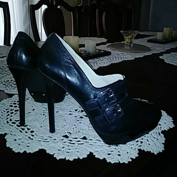 Shoes - Picture 2 of 4